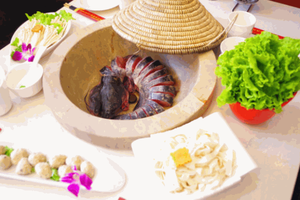 圣瑞华云南石锅鱼